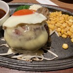 ミート矢澤 - デミグラスチーズハンバーグ　シングル2,420円
      目玉焼きトッピング＋200円