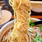 錦華楼 - セットの半ごまラーメンの麺リフト