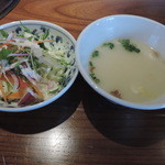 Yakiniku Toraji - ランチのサラダとスープ