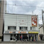 こく一番 ラーメン みどりや - 外観　開店後