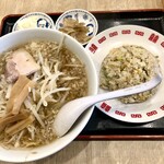 味來 - ラーメン(もやし背脂ラーメン)＋半チャーハン