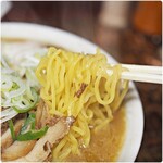 こく一番 ラーメン みどりや - ちゅるちゅるな麺