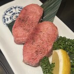 きらく亭 - 厚切りタン
      