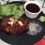 ステーキ&チーズ酒場 レッドコング - ワンコインミート(ハラミ)：めちゃ柔らかくて美味い。これで500円はアド。