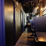 酒屋のノミヤ - ボックス席から見た店内