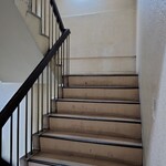 酒屋のノミヤ - この階段を降りてきました