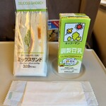 ベルマートキヨスク  - 料理写真:ミックスサンド、調整豆乳