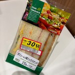 まいばすけっと - 料理写真:ボリューム4種ミックスサンド(258円)