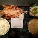 炭焼漁師小屋料理　渋谷東急本店前のひもの屋 - トロ鰺定食850円