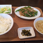 杏仁荘 - 青椒肉絲定食