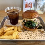 1/3 HAMBURGER FACTORY - ・NY生まれのチーズポパイバーガー 1,800円/税込
・エッグ 150円/税込
・ドリンク & ポテトセット 500円/税込