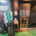 柳橋きたろう場内 - お店の入口