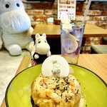 ムーミンカフェ - サーモンクリームシチューとオーロラレモネード