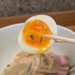 ラーメン家 みつ葉  - 出張所の塩ラーメンの玉子