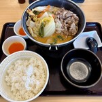 すき家 - 料理写真:牛・胡麻麻辣湯鍋定食