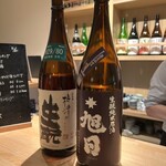 日本酒と小鉢 はやし - 右はこれで十字あさひと言うんだと