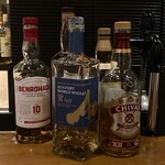 カーヴ - 様々なウィスキーが注文されてた