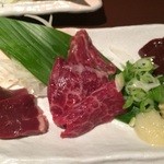 花善 - 馬刺し3点盛り 上馬刺し ハツ レバー