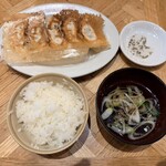 餃子といえば芭莉龍 - セット全景