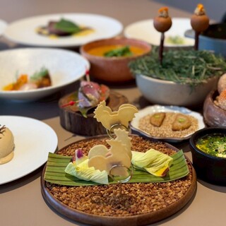 地元食材と独自の感性が織りなすおまかせコース