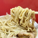 ラーメン二郎 - 2025年11月26日10時30分頃 小ヤサイニンニクカラメ お弟子さんの麺上げ（総帥不在）