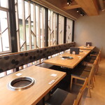 肉の山翔 - テーブル