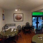 ラ・ウル - カウンター席からの店内2/2