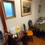 ラ・ウル - カウンター席からの店内1/2