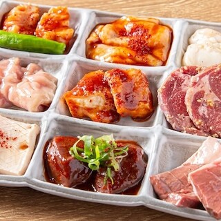 おすすめホルモンを一度に楽しめる「芝浦ホルモン9種盛り」