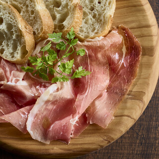 フワフワの切りたて生ハム