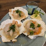 チャムズキッチン - 殻付きホタテ　ネギ油焼き