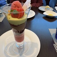 オーヴェスト - パフェ　この後にコーヒーとチョコ＆焼き菓子も出てきました