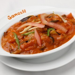 多彩なカレーと10種類以上のナン◆好みに合わせて選べる辛さ