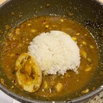 薩摩和穣麺 燎 - 咖哩ラーメンスープに小ごはん投入♪