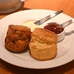 お茶とお菓子まやんち - スコーン2種