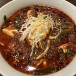 人力俥 - 優しい煮干し味噌スープの上にラー油たっぷりの四川麻婆豆腐が乗ります！