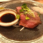 刻刻刻刻坐 - 牛もも肉の藁焼き