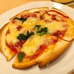 刻刻刻刻坐 - 酒盗と菜の花のおつまみピザ