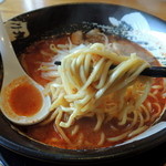 客野製麺所 - 2014年11月30日(日)　冬期限定　辛味噌(激辛仕様・中太麺)750円　麺リフト