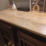 炭焼牛タン 孝 - こちらのカウンター席に座りました(^^)v