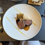 LAINE INAMURAGASAKI - メイン肉料理　ジビエ日本鹿のもも肉　ヘッドショットによる凝縮された旨味の肉