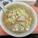 一番 - 「タンメンと餃子」。ほぼ全員この組み合わせで注文。
