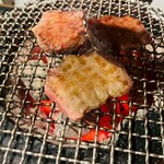 炭火焼肉ホルモン うらら - ジュ〜ジュワ〜\(//∇//)