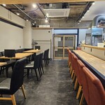 炭火のたね 季節の炭焼き串と逸品料理の居酒屋 - 内観