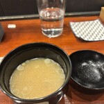 すし あらい - エビの頭のお味噌汁