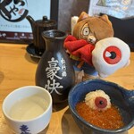 すし酒場くらや 調布本店 - 目玉おやじのいくら丼、日本酒熱燗1合