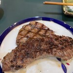焼肉井とう - ハラミには塩をつけて　タンはそのままでも美味しい！