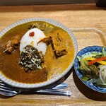 HIKONE DINING ジャンゴ - 人気の『4種盛りカレー』(1,480円)