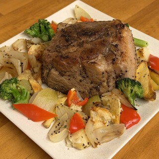 塊肉の「１ｋｇローストポーク」や「ベーコン」はビールに最高！