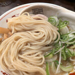 天下一品 総本店 - とにかく美味しく感じた麺。ミニは器も小さいので、せっかくなら（並）で麺半分が良いかも（値段は（並）と同じで良いので）